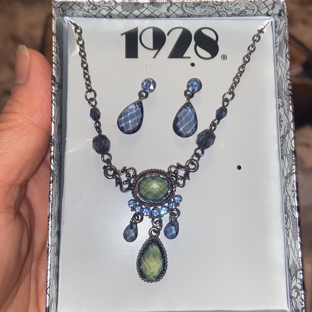 1928 set brand new beautiful - Picture 3 of 8